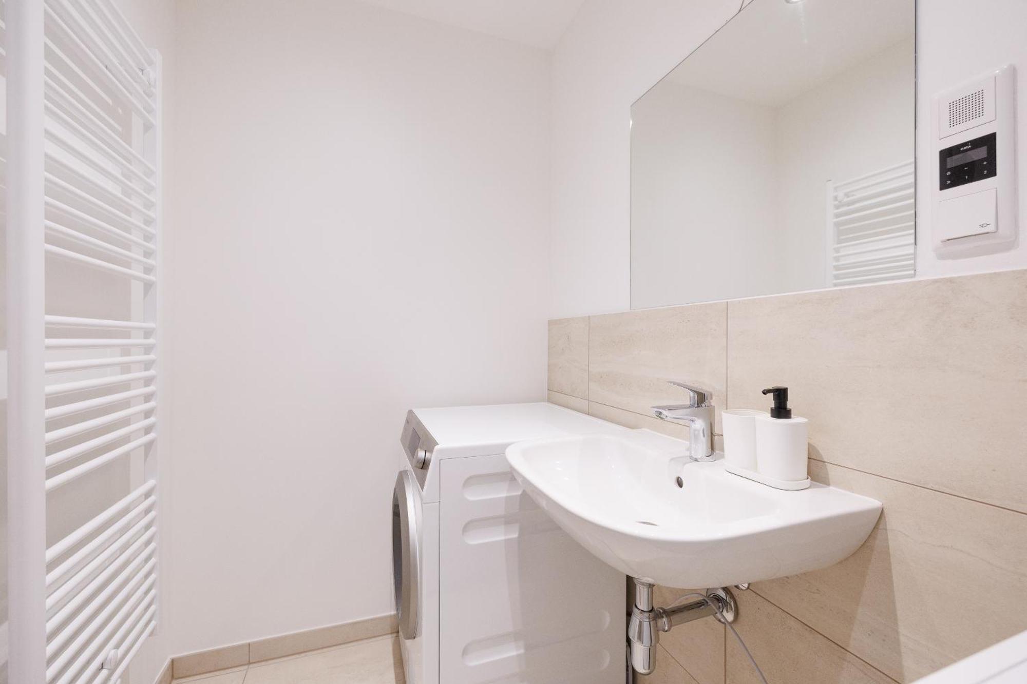וינה Symphony Apartments 40 - Modern Loft With Terrace And Grill In Central Location מראה חיצוני תמונה
