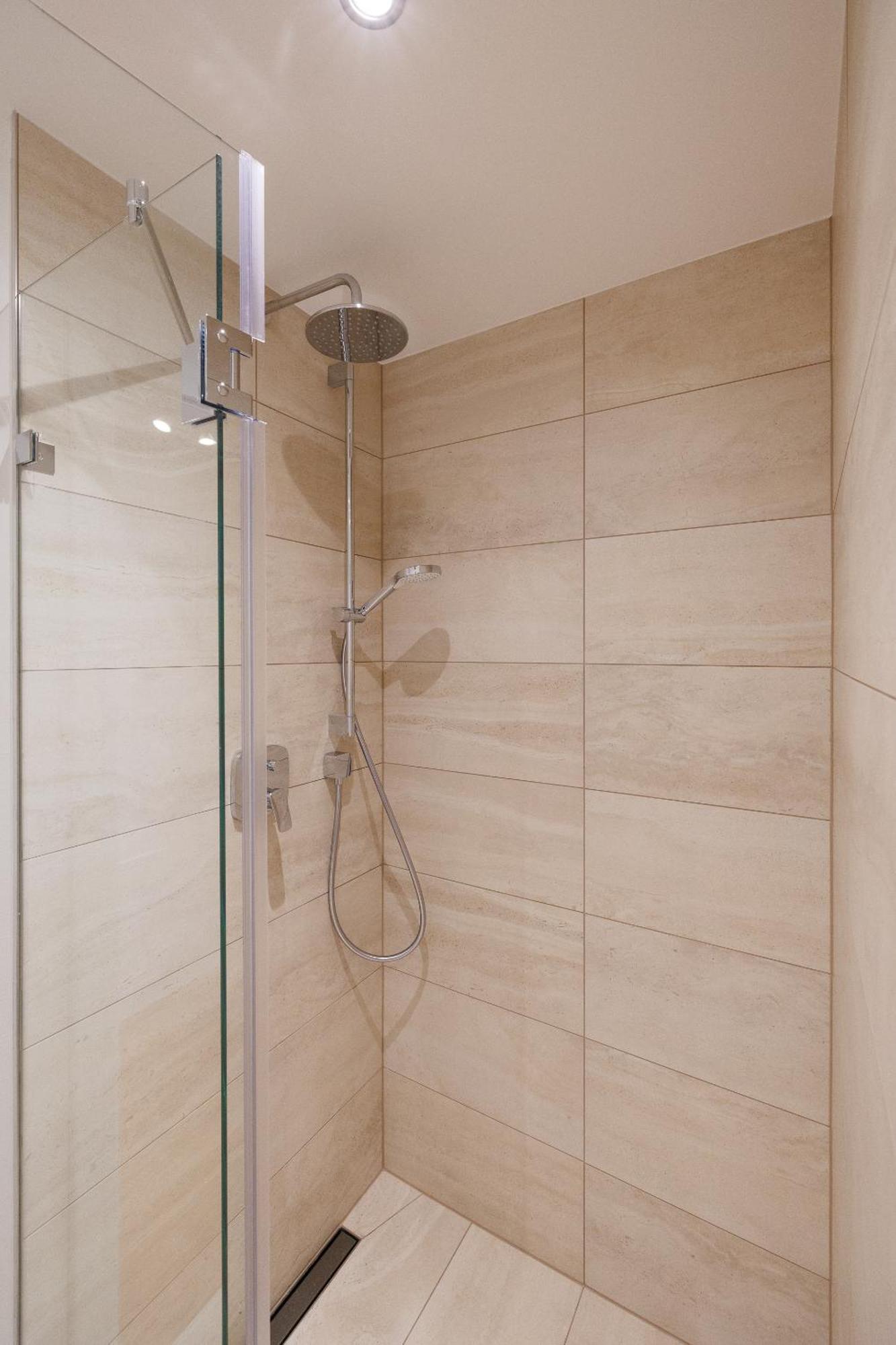 וינה Symphony Apartments 40 - Modern Loft With Terrace And Grill In Central Location מראה חיצוני תמונה